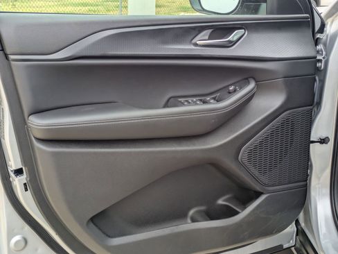 New 2025 Jeep Grand Cherokee L Laredo RWD image 11