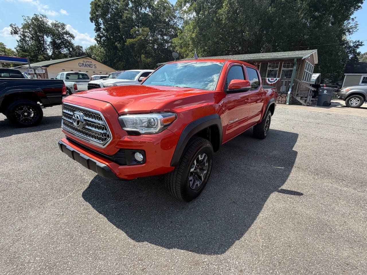 Used 2017 Toyota Tacoma TRD Off-Road w/ Tow Package (A/T) AWD/4WD image 6