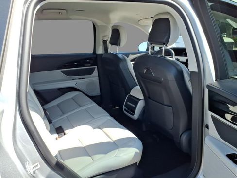 New 2026 Lincoln Nautilus Premier AWD/4WD image 11