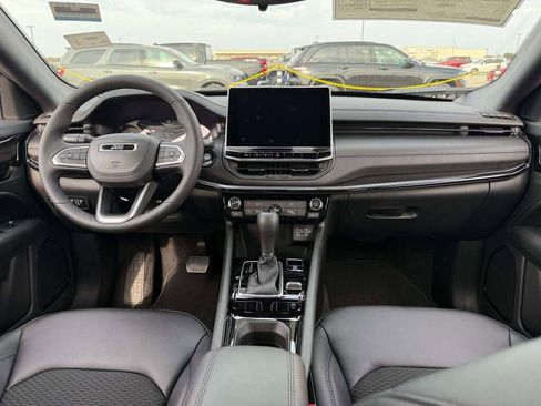 New 2026 Jeep Compass Latitude image 25