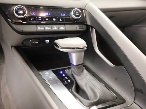 Used 2024 Hyundai Elantra SEL FWD image 9