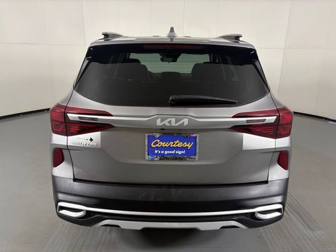Used 2022 Kia Seltos EX image 7