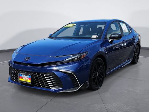 Used 2025 Toyota Camry SE w/ Convenience Package FWD image 7