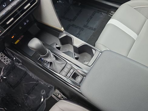 Used 2025 Toyota Camry SE image 31