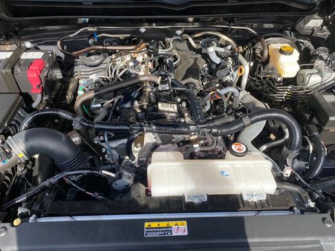 Used 2025 Toyota Tacoma SR5 AWD/4WD image 28