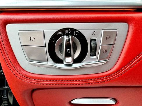 Used 2018 BMW 750i image 25