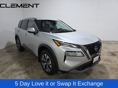 Used 2022 Nissan Rogue SV image 3