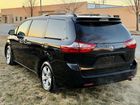 Used 2015 Toyota Sienna LE image 7