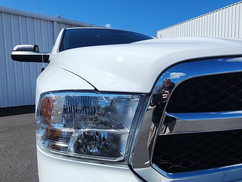 Used 2019 RAM 1500 Classic SLT AWD/4WD image 12