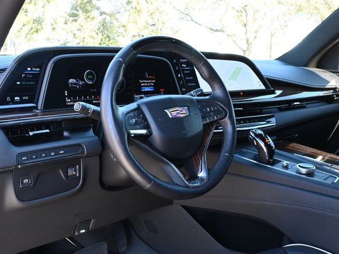 Used 2024 Cadillac Escalade Premium Luxury image 17