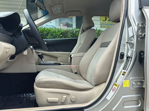 Used 2013 Toyota Camry LE FWD image 9
