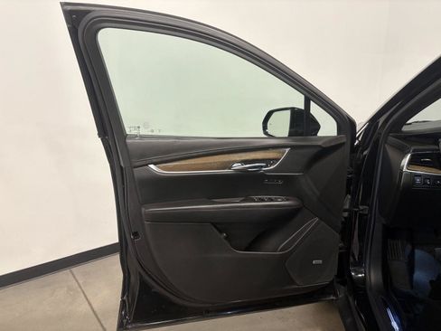 Used 2017 Cadillac XT5 Platinum AWD/4WD image 10