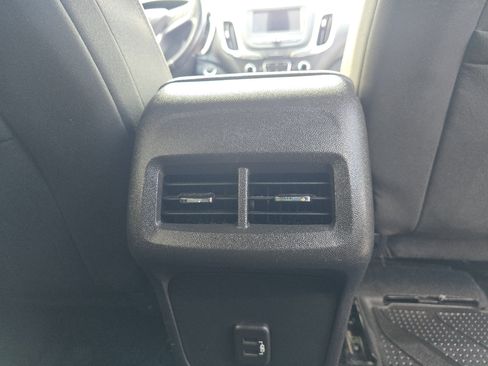 Used 2019 Chevrolet Equinox LT FWD image 23