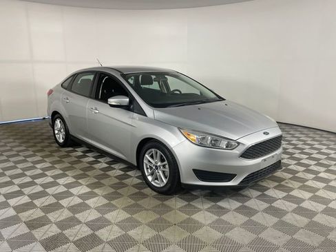 Used 2016 Ford Focus SE w/ SE Power Seat Package image 16