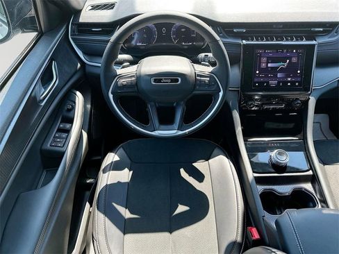 New 2025 Jeep Grand Cherokee L Altitude image 22