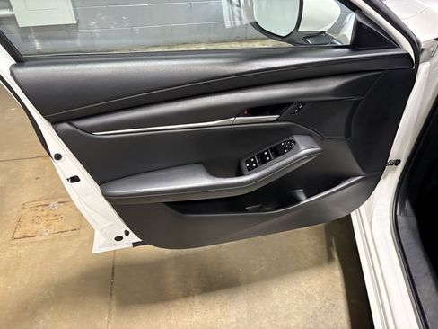 Used 2021 MAZDA MAZDA3 s image 22