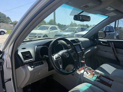 Used 2012 Toyota Highlander Limited w/ Tow Pkg FWD image 15
