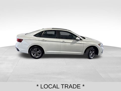 Used 2023 Volkswagen Jetta SE w/ Panoramic Sunroof Package image 6