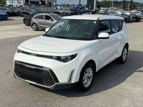 Used 2025 Kia Soul LX w/ LX Technology Package FWD image 30