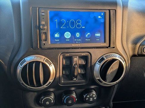 Used 2017 Jeep Wrangler Unlimited Sahara image 12