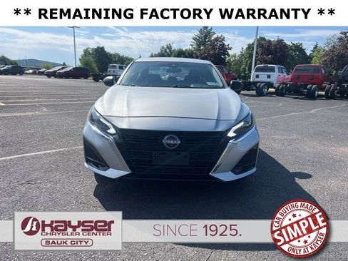 Used 2025 Nissan Altima 2.5 SV FWD image 3