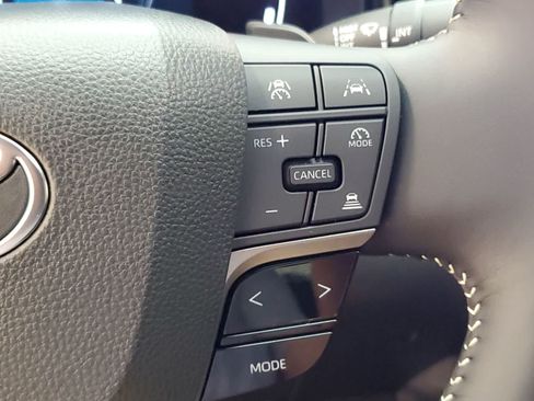 Used 2025 Toyota Camry SE FWD image 11