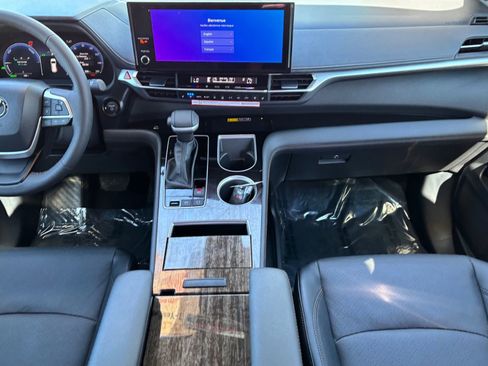 Certified 2026 Toyota Sienna Platinum image 17