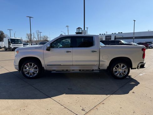 Used 2024 Chevrolet Silverado 1500 High Country w/ High Country Premium Package AWD/4WD image 8
