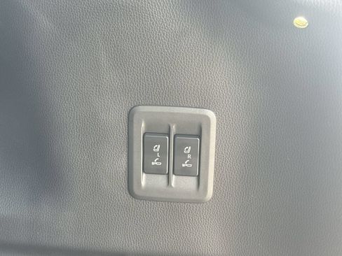 Used 2024 Lexus GX 550 w/ Accessory Package (31) AWD/4WD image 32
