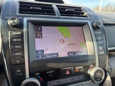 Used 2014 Toyota Camry XLE image 11