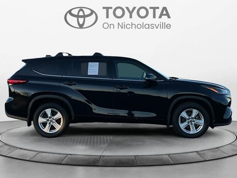Used 2022 Toyota Highlander LE image 7