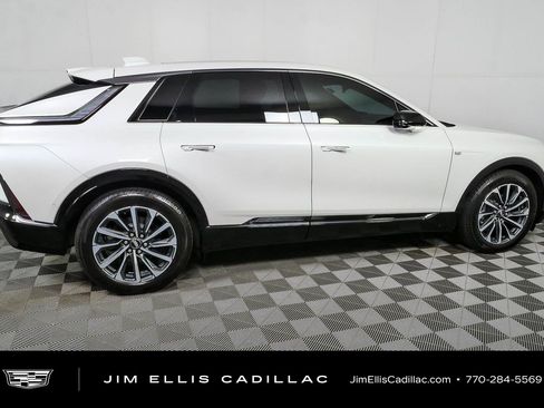 Used 2024 Cadillac Lyriq Sport AWD/4WD image 2