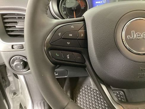 Used 2023 Jeep Cherokee Trailhawk image 19