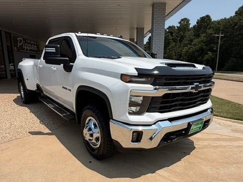 Used 2024 Chevrolet Silverado 3500 LT w/ Convenience Package AWD/4WD image 1
