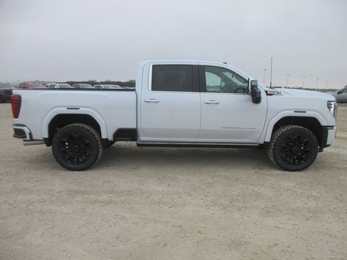 New 2026 GMC Sierra 2500 Denali w/ Denali Reserve Package image 3