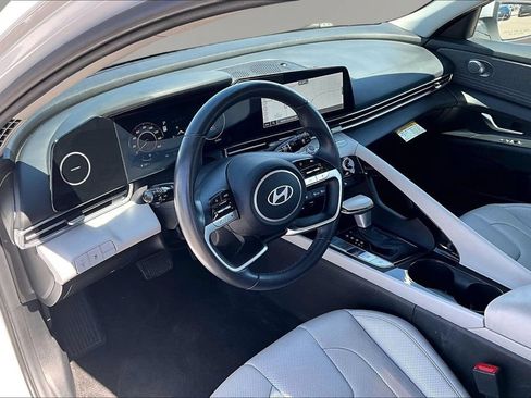 Used 2024 Hyundai Elantra Limited FWD image 17