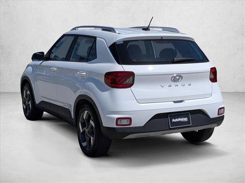 Used 2023 Hyundai Venue SEL FWD image 8