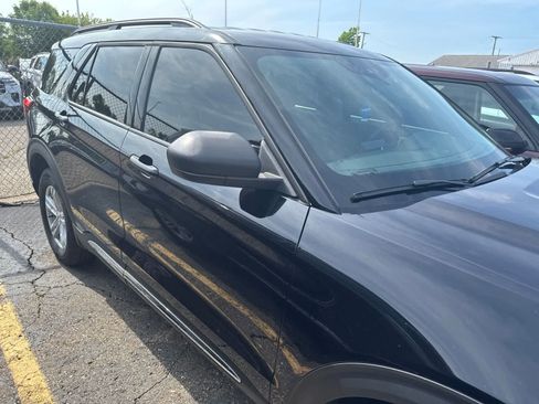 Used 2024 Ford Explorer XLT AWD/4WD image 24