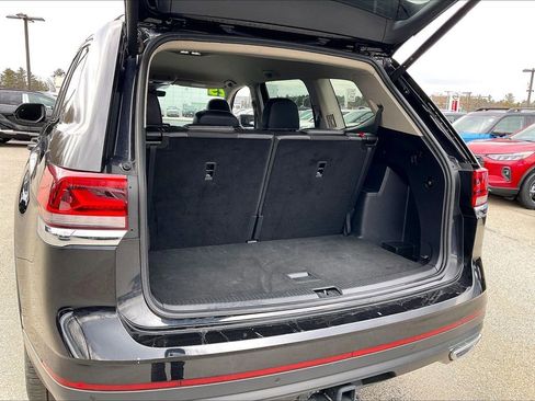 Used 2025 Volkswagen Atlas SE image 34