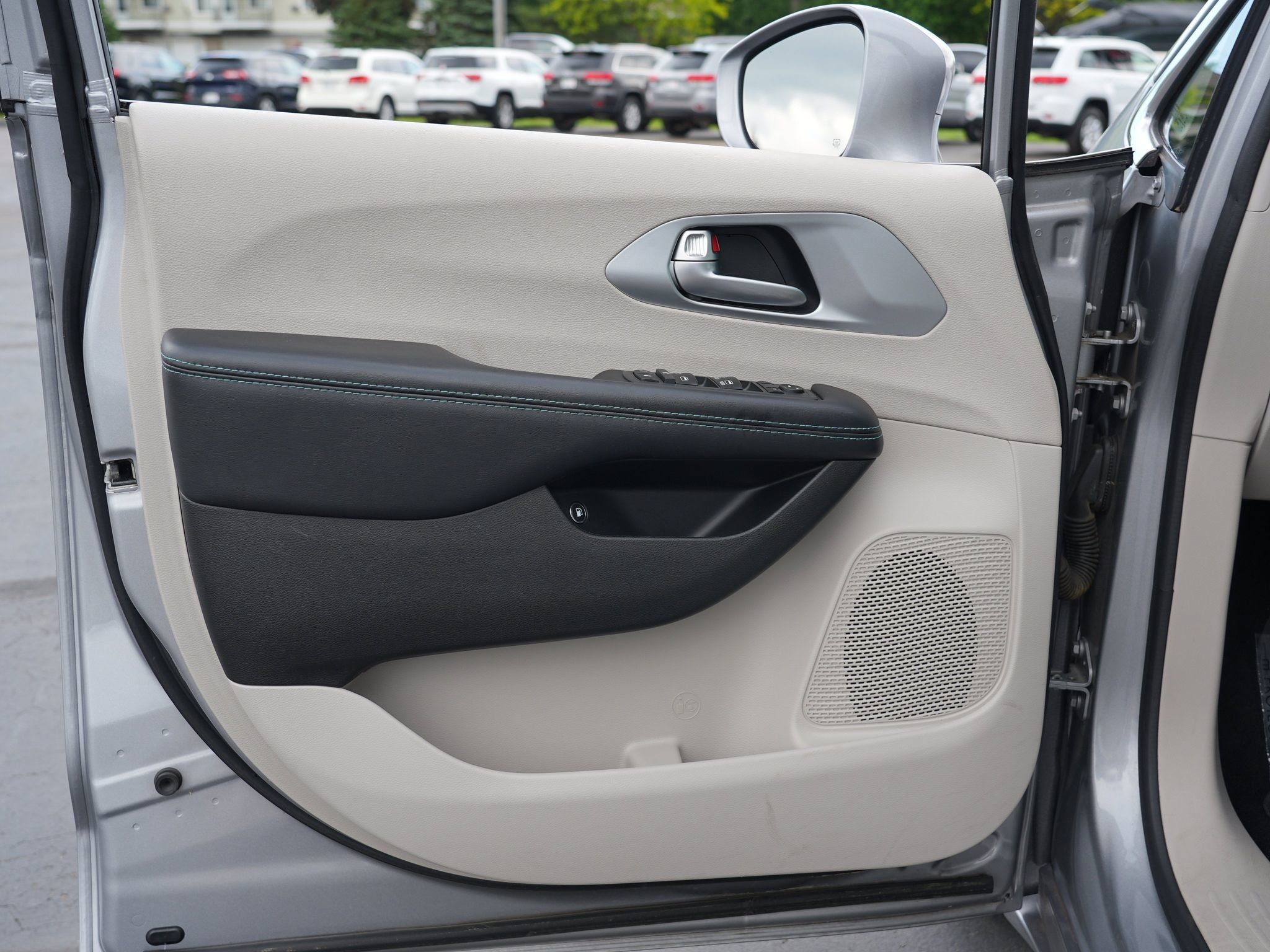 Used 2017 Chrysler Pacifica Touring Plus FWD image 15