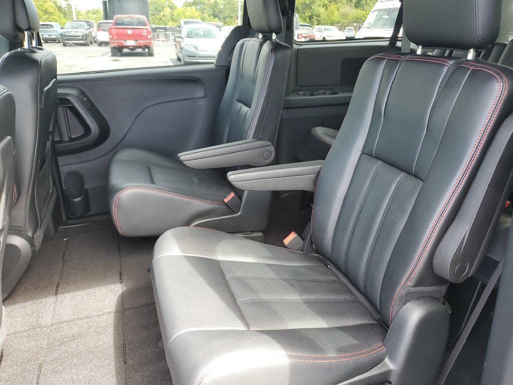 Certified 2016 Dodge Grand Caravan R/T w/ Mopar Premium Addition Group FWD image 13