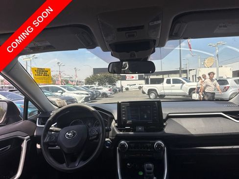 Used 2022 Toyota RAV4 XLE AWD/4WD image 17