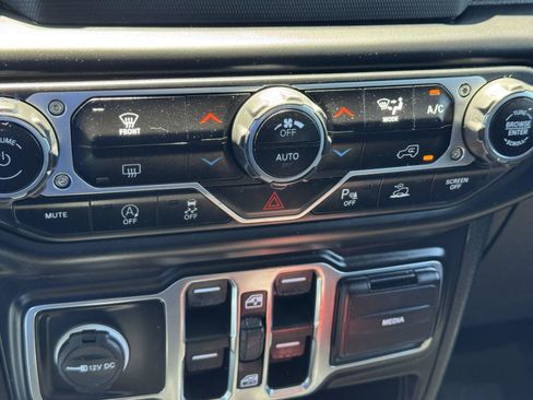 Used 2022 Jeep Wrangler Unlimited Sport AWD/4WD image 21