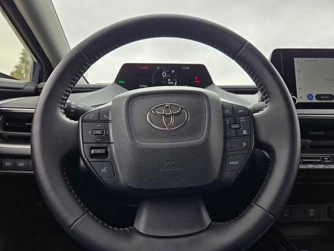 Used 2025 Toyota Prius LE FWD image 22