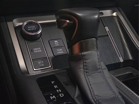 Used 2025 Lexus GX 550 w/ Accessory Package (2T) AWD/4WD image 26