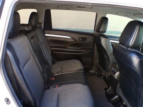 Used 2017 Toyota Highlander Plus w/ Carpet Mat Package image 25