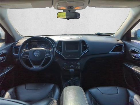 Used 2019 Jeep Cherokee Latitude Plus FWD image 18