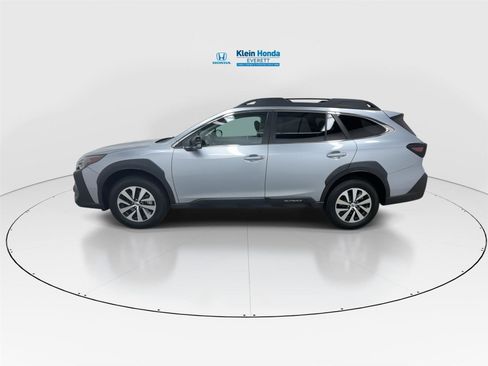 Used 2023 Subaru Outback Premium AWD/4WD image 7