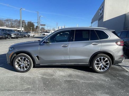 Used 2024 BMW X5 xDrive40i w/ Premium Package AWD/4WD image 3