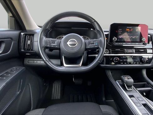 Used 2024 Nissan Pathfinder SV FWD image 6
